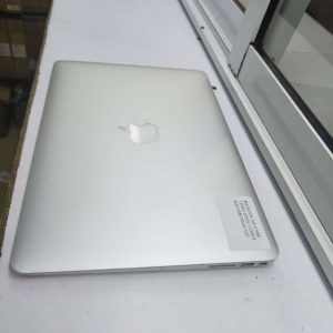 Apple MacBook Air Core i5 /256gb Ssd / 4gb /13.3” Screen/ Mid 2013 Model