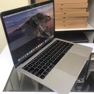 Apple Macbook Pro core i7/512gb Ssd/16gb/13.3" Screen