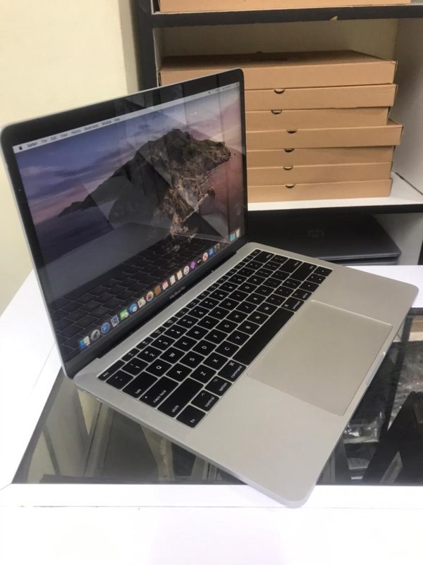 Apple Macbook Pro core i7/512gb Ssd/16gb/13.3" Screen