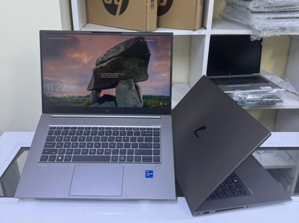 Hp Zbook studio G8 core i7/1tb ssd/32gb/6gb Nvidia graphics/11th gen