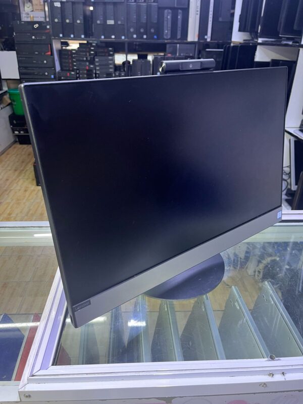 Lenovo V530-24ICB All in one core i5/256gb ssd/8gb/8th gen