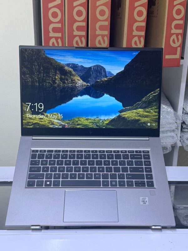 Hp Zbook studio G7 core i9/32gb Ram/512gb ssd/4gb Nvidia Graphics