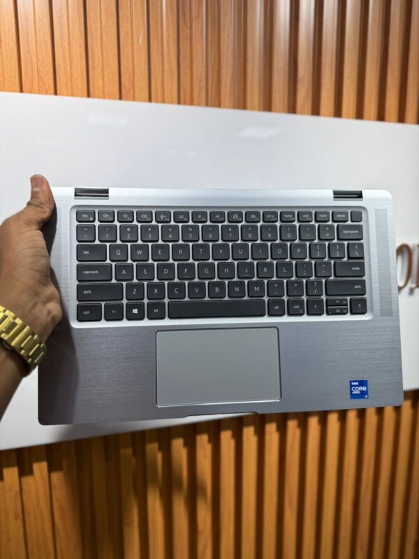 Dell latitude 9520 core i7/512gb ssd/16gb/11th gen/X360 Touchcreen