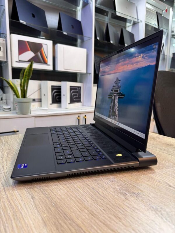 Dell Alienware M16 R1 core i9/1tb ssd/32gb Ram/Nvidia Graphics 4080 12gb/13th gen