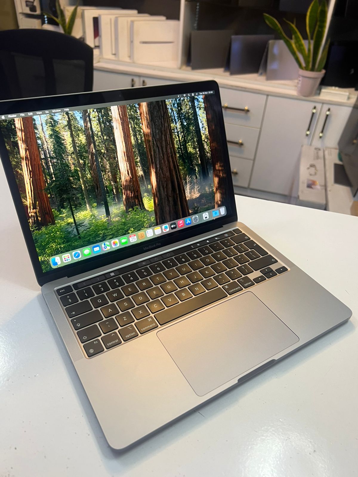 Apple Macbook Pro M1 512gb ssd/16gb/2020 Model