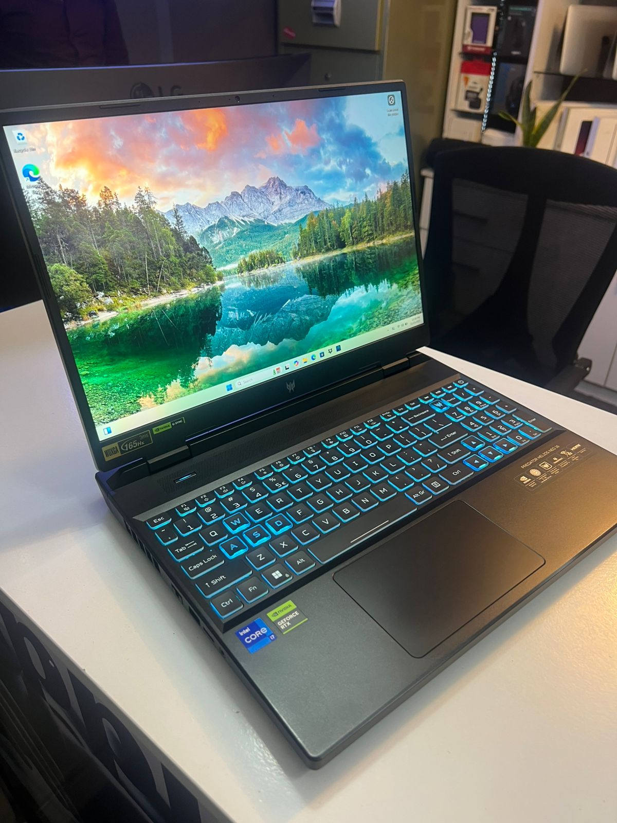 Acer Predator Helios neo 16/1tb ssd/16gb/6gb RTX 4050 Graphics/13th gen