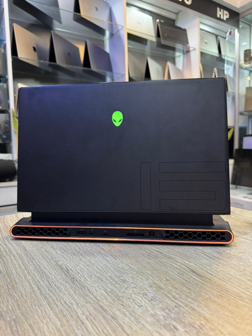 Dell Alienware M15 R4 core i7/1tb ssd/16gb/8gb 3070 Rtx Graphics