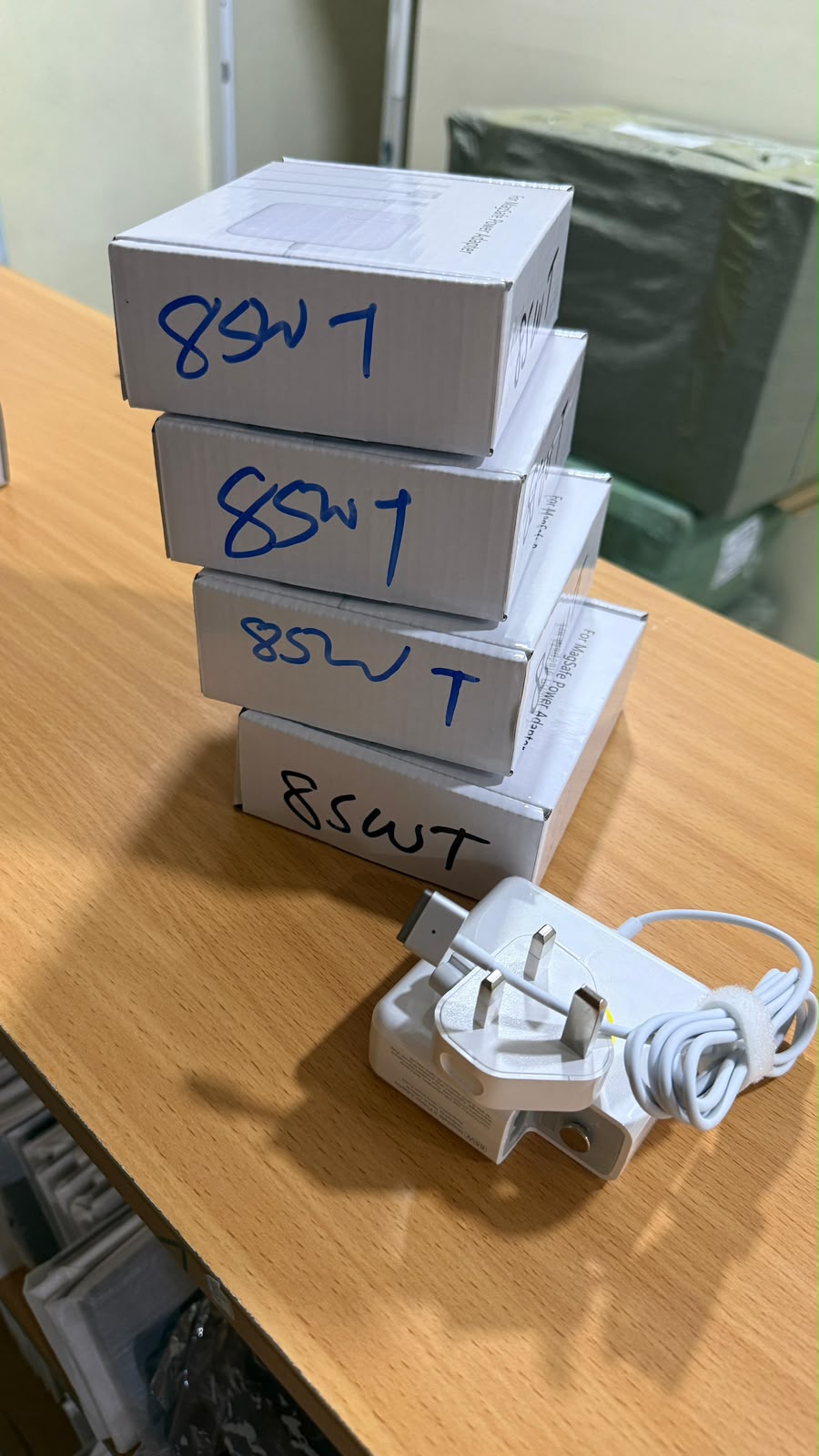 Macbook Charger T shape 85W