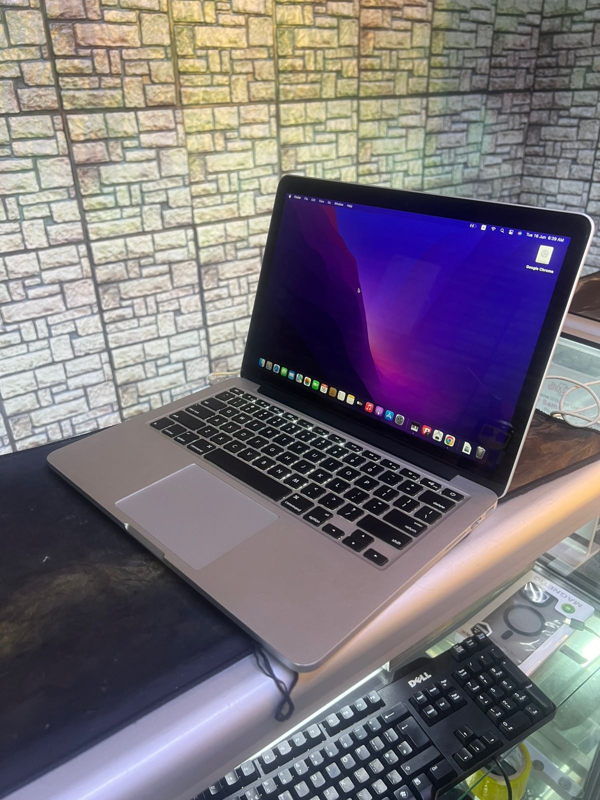 Macbook pro core i5/512gb ssd/8gb/2015 Model/13" screen